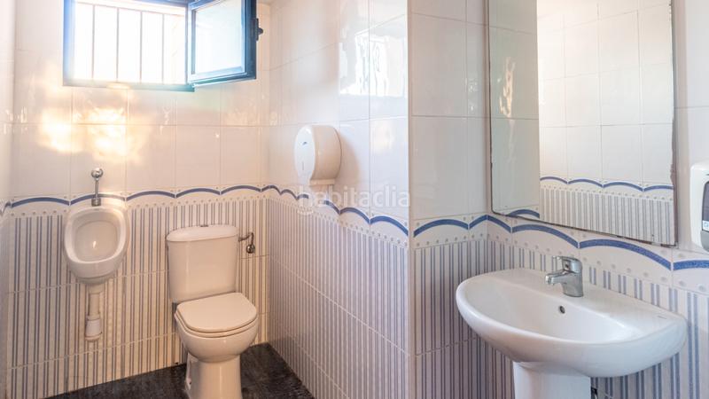 Foto f4d271bb-2f12-4d42-adf3-681a646d5032. Local commercial dans Piles