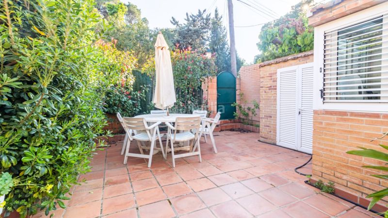 Foto f864465a-e601-4af0-87de-61c6aaf0990a. Casa amb aparcament piscina a Las Rotas / Les Rotes Dénia