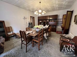 Casa  Baix. Casa para reformar en piles