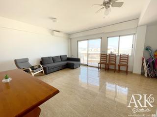 Appartement  Carrer segrelles. Apartamento con vistas al mar