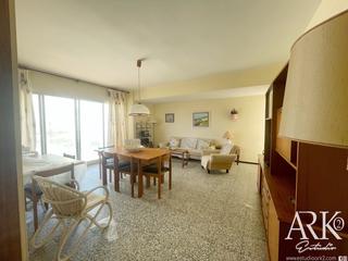 Appartement  Passeig marítim de neptú. Apartamento con vistas al mar