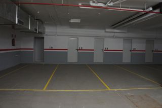 Alquiler Parking coche en Carrer de pallars 378. Plaza de parking aneja con trastero