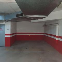 Aparcament cotxe a Carrer de csar martinell i brunet 30. Parking grande independiente