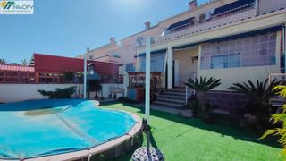 Casa adosada en Boverals-Saldonar. Adosado en urbanizacion con garaje y piscina privada! muy lumino