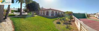 Xalet en Boverals-Saldonar. Espectacular villa con 3500m parcela. jardnes, piscina, pista d