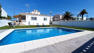 Rent Chalet in Costa Norte. Chalet en alquiler  temporal del  1 de otubre al 31 de mayo