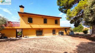 Chalet in Closa de Vinaròs - Ermita. Se vende chalet con 2200 m2 de parcela urbana en la ermita de vi
