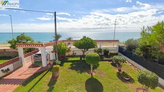 Chalet à Les Salines. Gran chalet en 1ª línea de mar en costa sur!! espectaculares vis