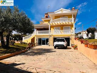 Chalet en Closa de Vinaròs - Ermita. Se vende bonita villa en la urbanizacion la closa  club de tenis