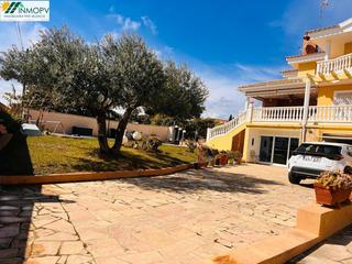 Chalet à Closa de Vinaròs - Ermita. Se vende bonita villa en la urbanizacion la closa  club de tenis