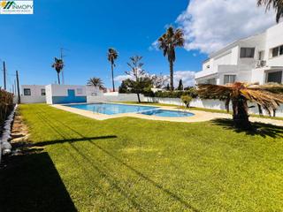 Maison jumelée à Costa Norte. En venta casa adosada en urbanizacion privada con piscina comuni