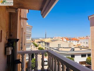 Piso en Casco Urbano. Se vende piso centrico de 4 habitaciones, 2 baños, terraza, plaz