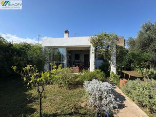 Casa aparellada a Costa Norte. Chalet pareado de una sola planta con jardín, a pocos minutos de