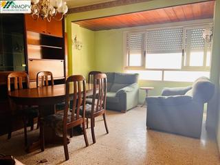 Appartement à Casco Urbano. Se vende piso de 4 dormitorios proximo a centro y playa. 2 plant