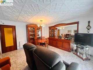 Appartement à Casco Urbano. En venta piso centrico de 3 dormitorios, 2 baños, terraza! a 200