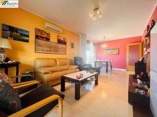 Pis a Casco Urbano. En venta piso semi nuevo de 2 dormitorios, en urbanizacion con p