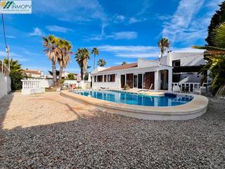 Chalet à Costa Norte. Se vende chalet en planta baja con apartamento separado en la zo