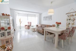 Appartement à Casco Urbano. Se vende amplio piso zona mercadona de 4 dormitorios, 2 baños, t
