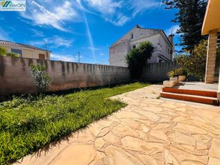 Chalet in Costa Norte. En venta chalet semiadosado con jardin privado  en costa norte v