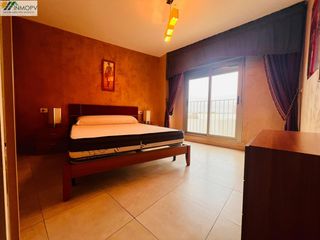 Piso en Casco Urbano. En venta piso semi nuevo de 3 dormitorios y 2 baños en rio cuart