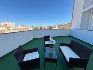 Miete Appartement in Casco Urbano. Piso de una habitacion con terraza privada recien reformado a es