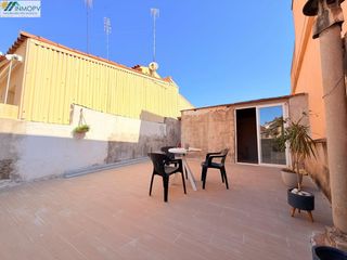 Doppelhaus in Casco Urbano. Casa reformada con garaje para 3 coches, barbacoa y gran terraza