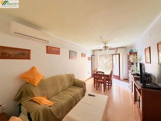 Appartamento in Casco Urbano. Se vende piso de 3 dormitorios dobles, luminoso, terraza, zona p