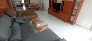 Miete Etagenwohnung in Casco Urbano. Piso centrico de 4 habitaciones con parking