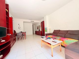 Planta baixa a Casco Urbano. Planta baja de 107 m2 útiles con 3 habitaciones, 2 baños, gran t