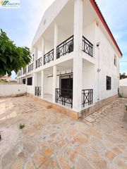 Maison jumelée à Cala Puntal. En venta casa adosada pareada en cala puntal! precisa de reforma
