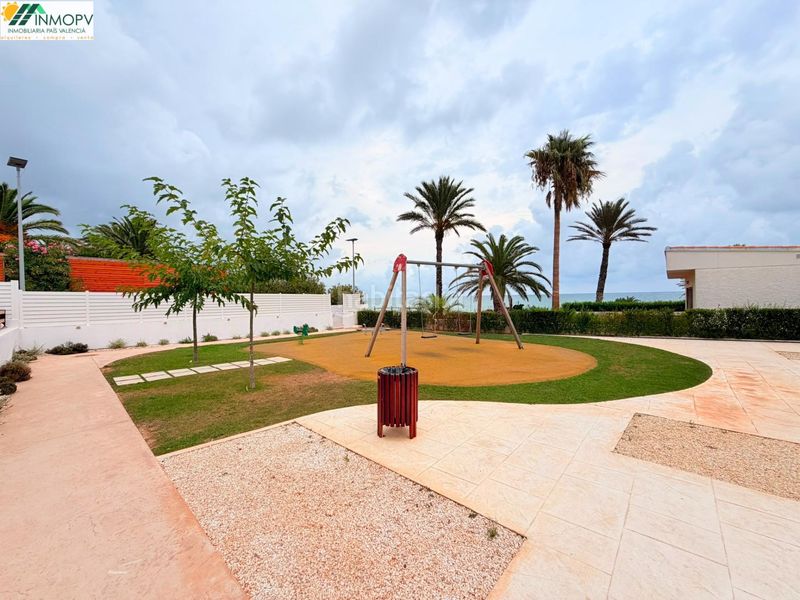 Foto bf0e6d2f-74d4-4319-8851-715196e09c1f. Casa adosada vivienda adosada en urbanizacion privada Costa Norte zona barbiguera! primera linea del mar! en Vinaròs