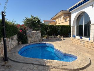 Lloguer Xalet a Cala Puntal. Chalet con piscina privada dos habitaciones en alquiler anual en