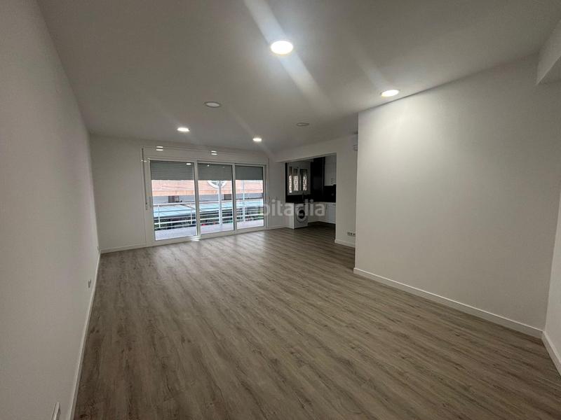 Foto 6a99ae76-3d48-44f7-8238-bb81c47b3e26. Apartamento exclusiva oportunidad en primera línea de playa ! apartamento reformado tipo loft con vistas laterales al mar en Salou