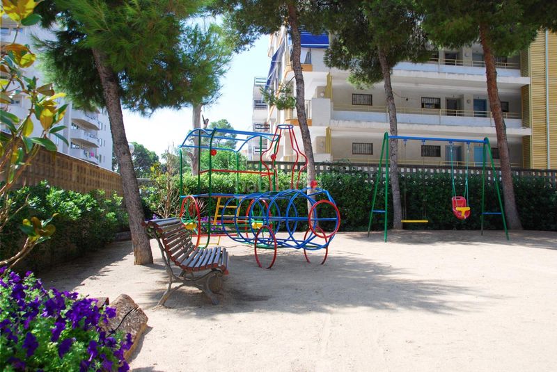 Foto 3f542e83-e76b-4c8a-a206-0475d27f443a. Planta baixa amb piscina a Mar i Camp - Platja dels Capellans Salou