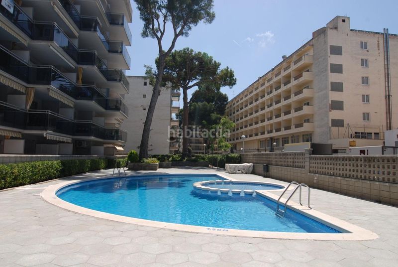 Foto 900ee1e7-e372-4b65-b1ed-a90d7fbb461a. Planta baixa amb piscina a Mar i Camp - Platja dels Capellans Salou