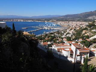 Finca rústica  Carrer del riu ebre. Terreno en puig rom