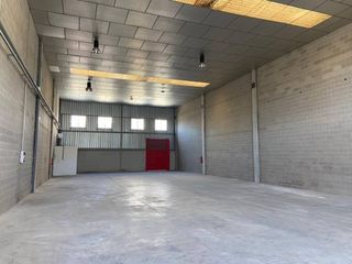 Rent Industrial building in Bigues i Riells del Fai. Nave en alquiler toda reformada a estrenar