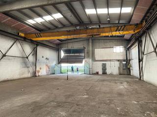 Lloguer Nau industrial a Parets del Vallès. Nave industrial en alquiler con dos puentes grúa muy bien ubicad
