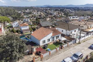 Casa  Carrer can rovira. Casa recien reformada para grandes familias con dos viviendas in