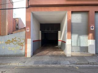 Aparcament cotxe  Carrer de bernat metge. Parking en zona de collegis nous