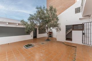 Casa a Estació del Nord. Espacio, calma y un patio para ti esta casa tiene lo que otras p
