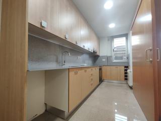 Planta baixa  Josep m sagarra (calle). Planta baja de 2 habitaciones con patio interior en venta, centr