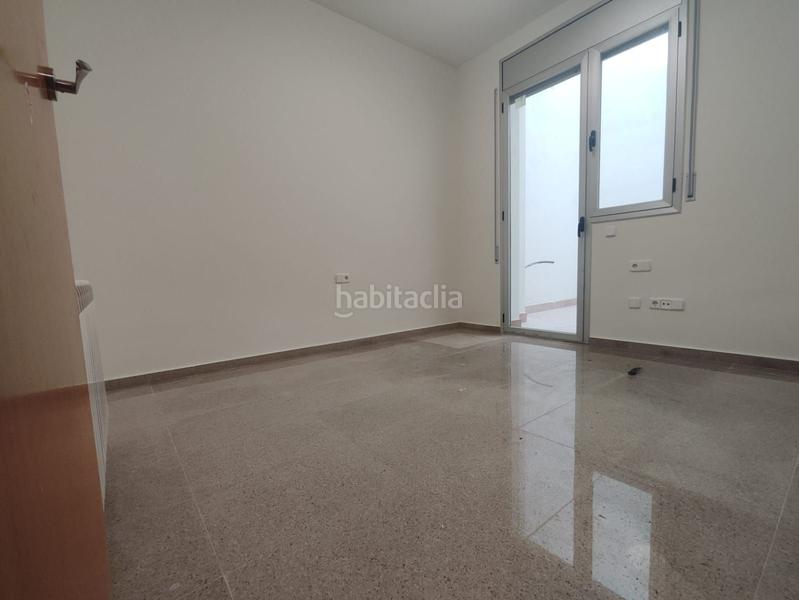 Foto 84b0265d-6349-46d6-b629-005d324edef2. Planta baja  de 2 habitaciones con patio interior en venta, centro en Granollers