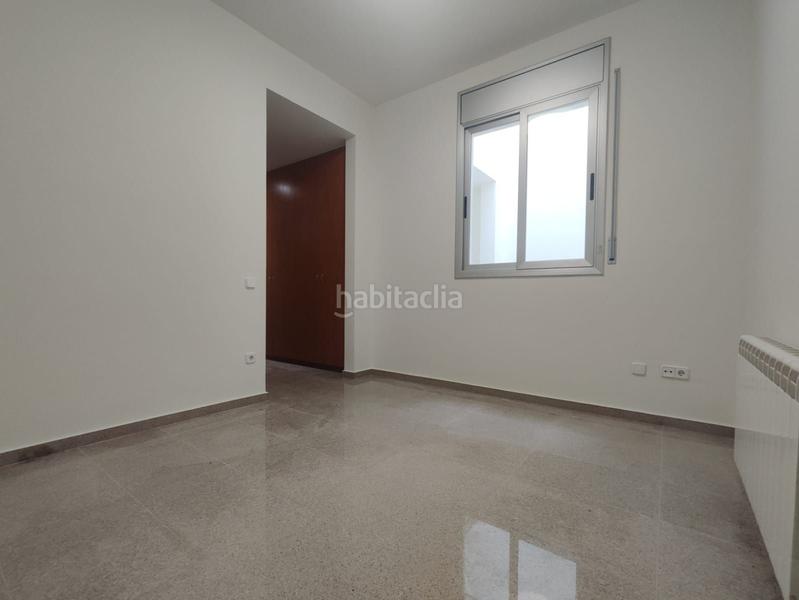 Foto b7301842-8b32-477d-833b-b036225f6e1a. Planta baja  de 2 habitaciones con patio interior en venta, centro en Granollers