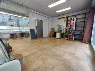 Local commercial  Carrer carrer de vic. Local comercial con cámara frigorífica en venta