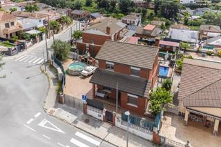 Casa a Lli dAmunt. Una casa con alma propia en masbo  lli damunt