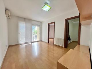 Piso  Carrer can flequer. Tres habitaciones, balcón y un lavadero que parece un trastero