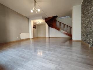 Duplex  Carrer del pintor mir. Dúplex totalmente exterior con 3 habitaciones y dos balcones en
