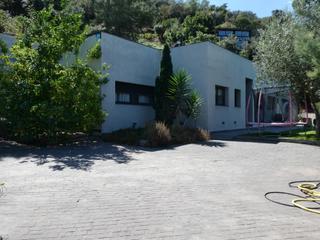 Casa  Seneca (calle). Casa en una sola planta con dos viviendas independientes