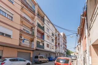 Pis  Carrer de la plana. Piso en el calderí, con balcón y sin sorpresas.